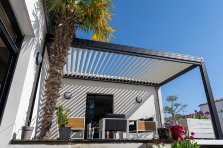 Protection solaire pour terrasse, les options qui transforment votre extérieur