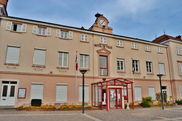 Vue aérienne ou photographie de la ville de Craponne montrant l'architecture urbaine, les rues, les bâtiments et l'environnement urbain de cette commune. L'image doit être claire et reconnaissable comme une localité de la région lyonnaise, sans texte ni logo visible.