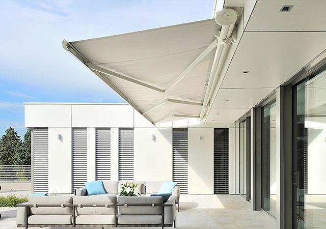 Les avantages des stores bannes : Pourquoi les choisir pour votre terrasse à Lyon, Villeurbanne et Oullins ?